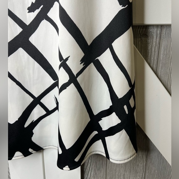 380. XOXO Juniors B&W Dress w/Side zipper. - Picture 4 of 9